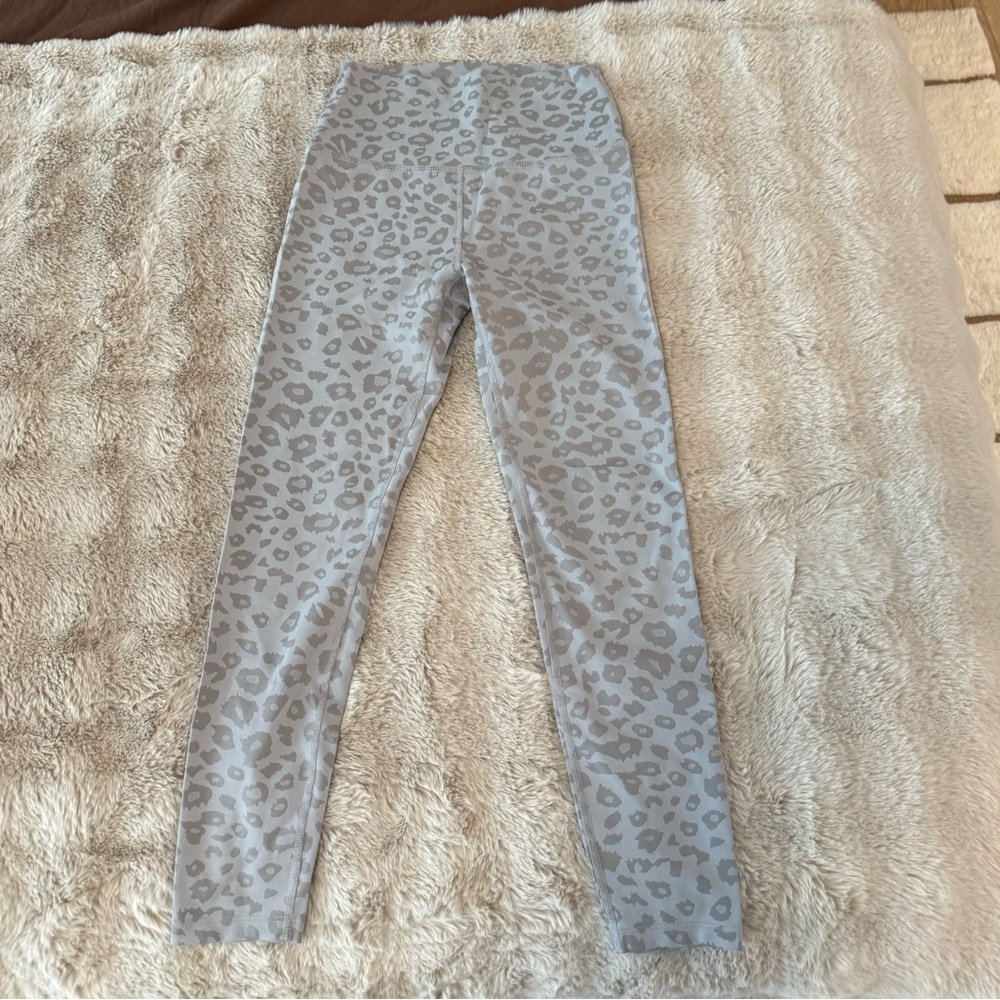 Beyond Yoga Gray Leopard Print Leggings